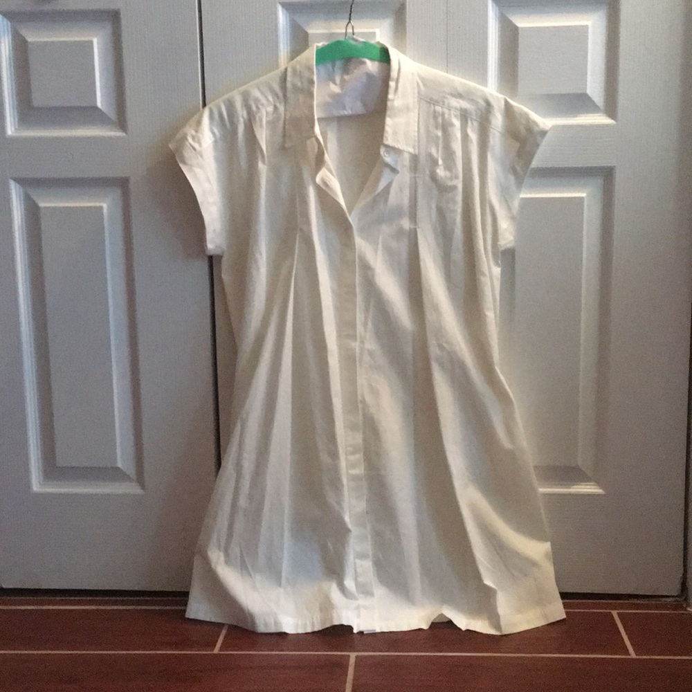 Short sleeve, button down, modern dress